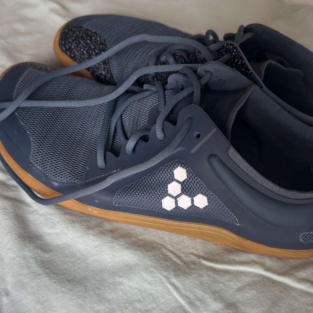 Vivobarefoot tennis shoes. Size eu 40. Men’s 7.5/womens 9 - Picture 2 of 5